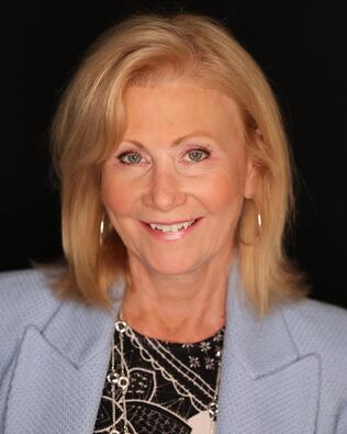 Headshot of Julianne Valenti