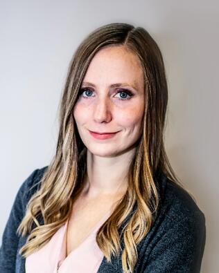 Headshot of Amanda McAvoy