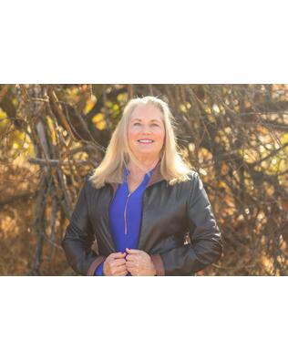 Headshot of Jan Bewley