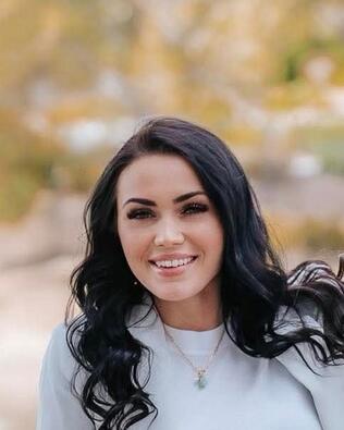 Headshot of Adrienne Dziemieszko
