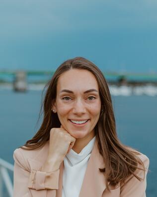 Headshot of Lisa Marois