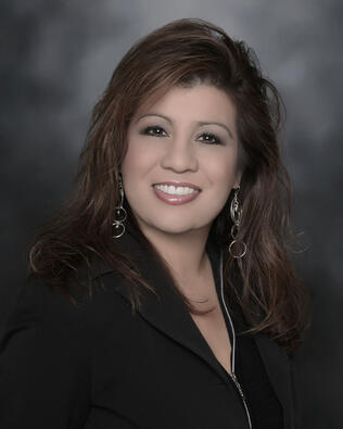 Headshot of Renee Billszar