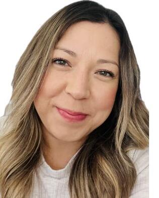 Headshot of Alma Villa Flores