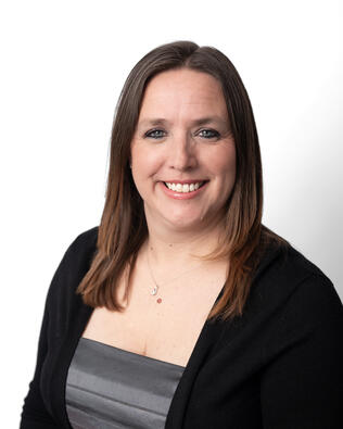 Headshot of Julie Casbon