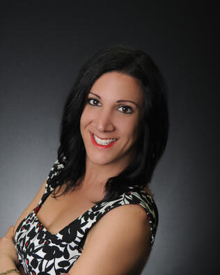 Headshot of Suzan Valentin