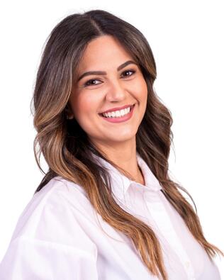 Headshot of Carina Vilela