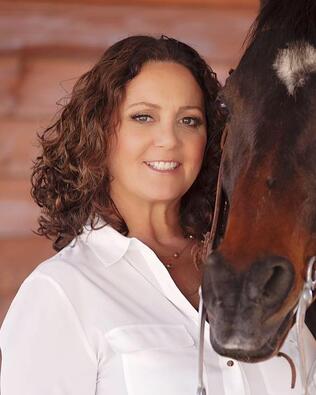 Headshot of Laura Jennings