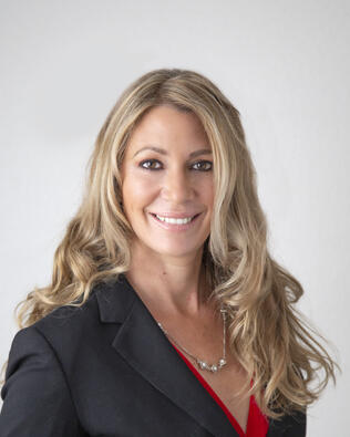 Headshot of Stefanie Gobin
