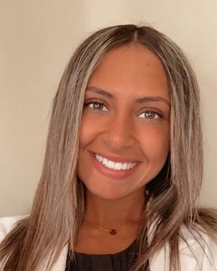 Headshot of Danielle Appolonia