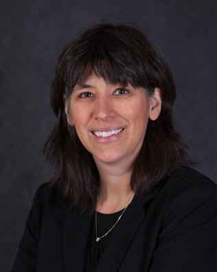 Headshot of Laura Burns