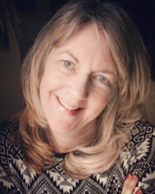 Headshot of Denise Cox