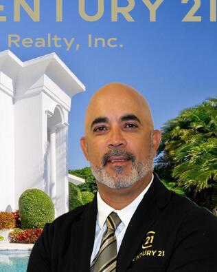 Headshot of Rob Santos