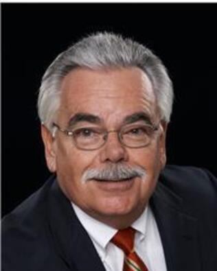 Headshot of Peter Hall
