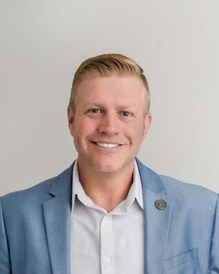 Headshot of Kelly  Smith