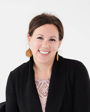 Headshot of Elizabeth Grace