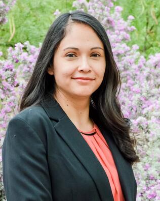 Headshot of Erika Fernandez