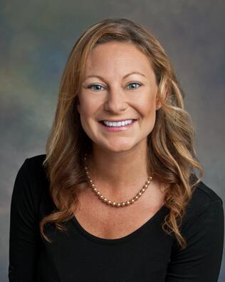 Headshot of Rachel Peck