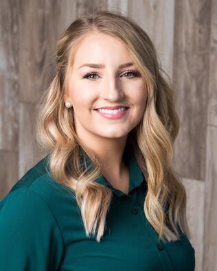 Headshot of Hannah Ellsworth