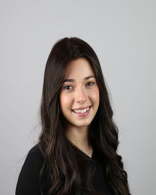 Headshot of Nelly Pearlman