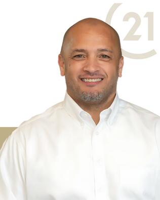 Headshot of Shane Robertson