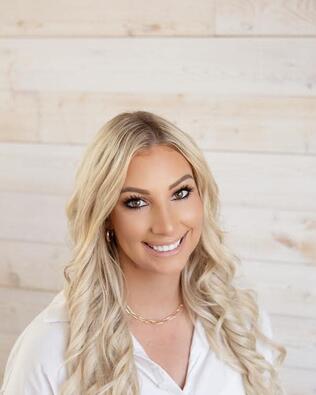 Headshot of Rebeca Weaver