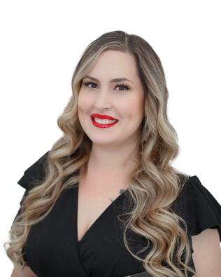 Headshot of Rachel Miller