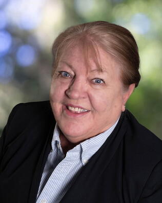 Headshot of Kathy Hmielewski