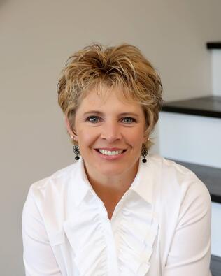 Headshot of Amy Hullet