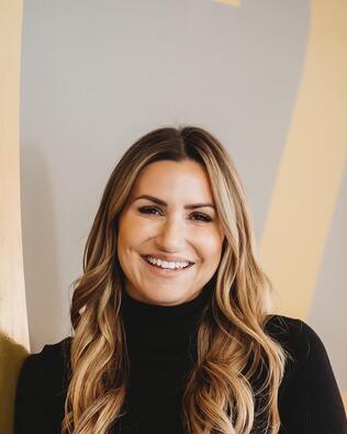 Headshot of Jessica Medeiros