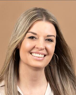 Headshot of Holly Williams