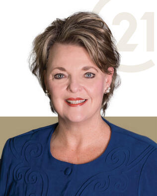 Headshot of Suzanne McCoy