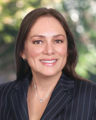 Headshot of Evelin Perez