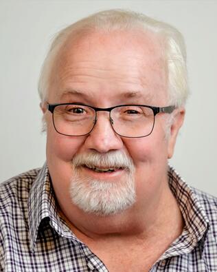 Headshot of Tom Knowlton