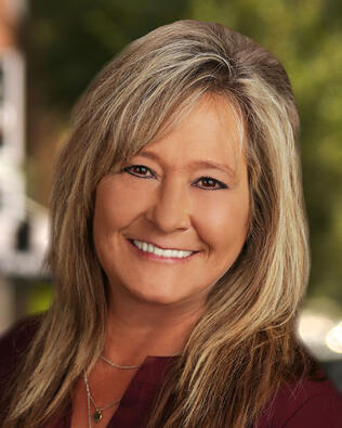 Headshot of Lori McAuliffe