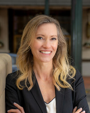 Headshot of Deanna Peters