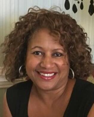 Headshot of Lisa Hunter
