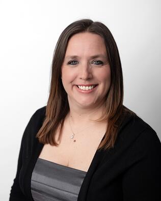 Headshot of Julie Casbon