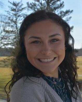 Headshot of Isabella Dwelly