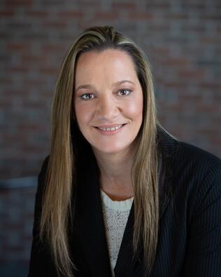 Headshot of Jennill Curren