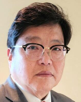Headshot of Kevin Choe
