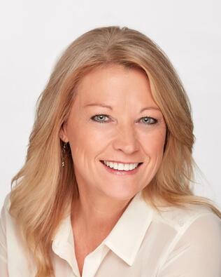 Headshot of Angie Dethloff