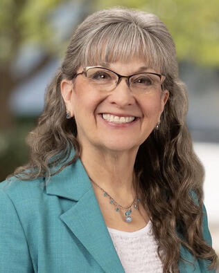 Headshot of Debbie McKeen
