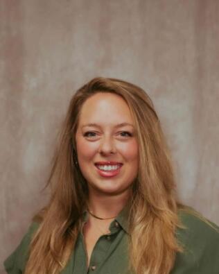 Headshot of Amanda Buske