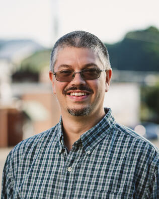 Headshot of Isaac Parsons