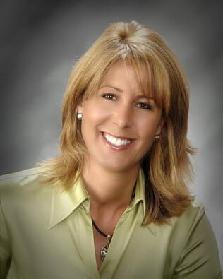Headshot of Stephanie Walling