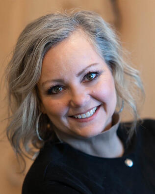 Headshot of Ellen Price