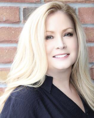 Headshot of Lisa Bain