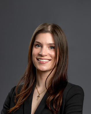 Headshot of Sydney Carter