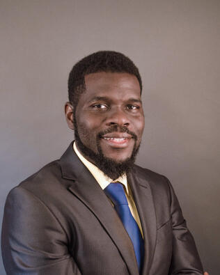 Headshot of Nicholas Fearon