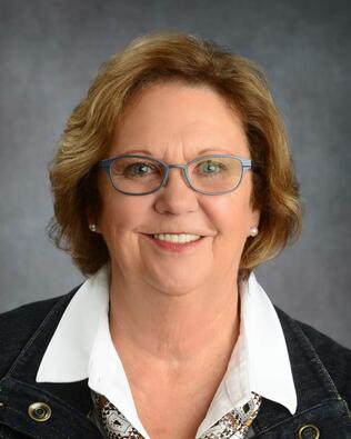 Headshot of Linda Carpenter